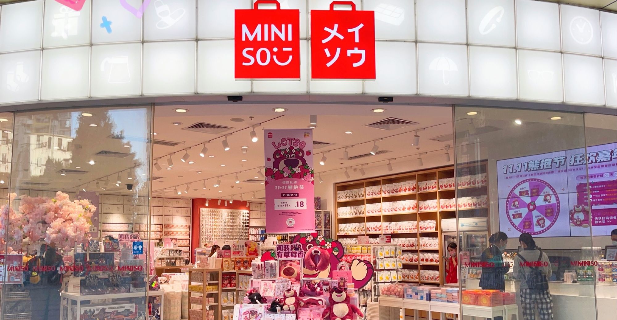 Humihingi ng paumanhin ang iba’t ibang tindahan ng Tsino na Miniso para sa maagang marketing bilang isang tatak ng taga-disenyo ng Hapon